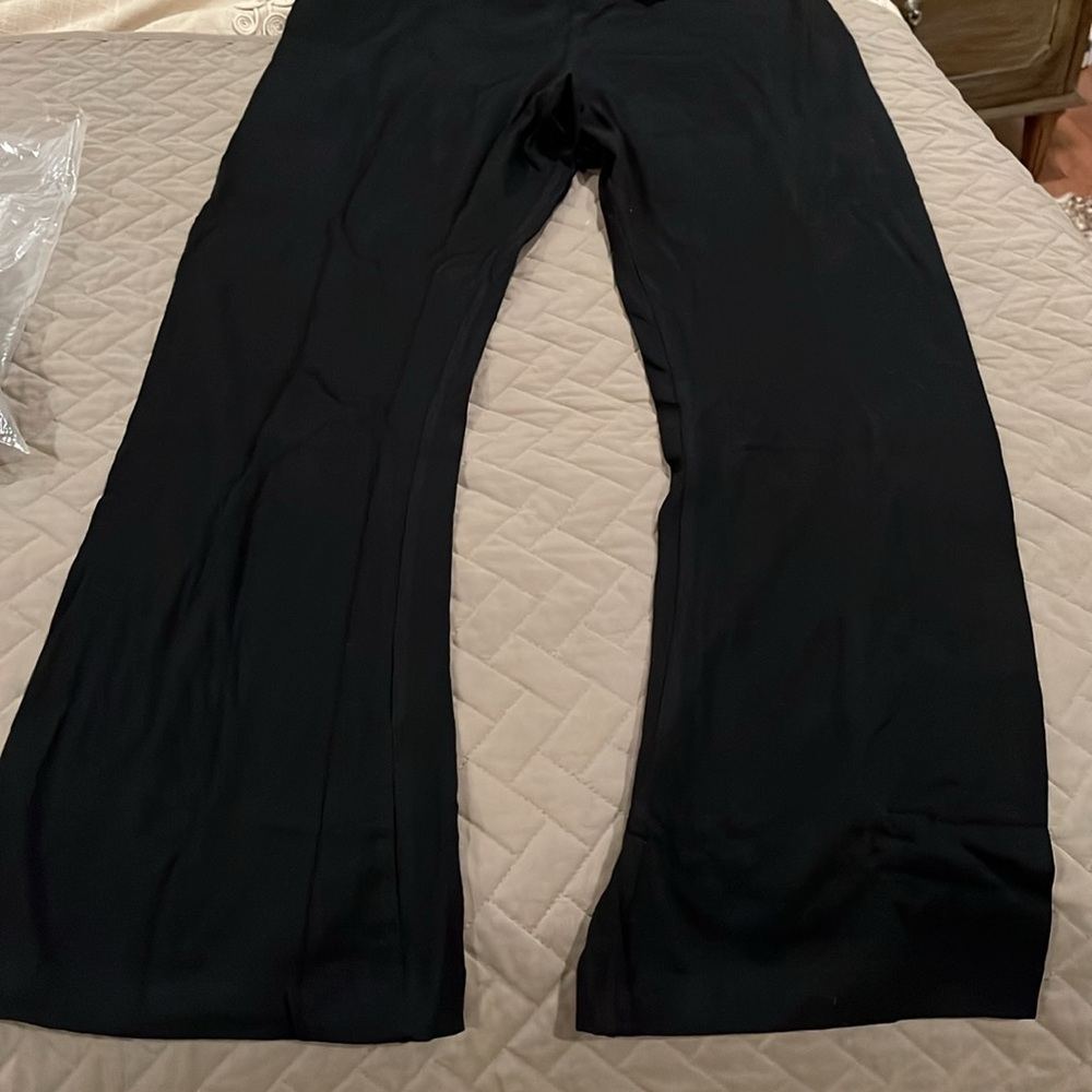 Old Navy Black High Waisted Cropped Flare Leggings / Tall/ L & XL - Picture 6 of 10